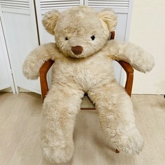 大きなクマのぬいぐるみ