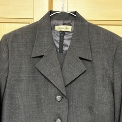 ※近所リサイクルショップへ  スーツ グレー サイズ13号  ワンピースとスカート 3点セット 2回着用品の画像