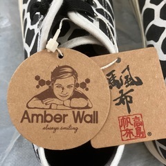 スニーカー　アンバーウォール
の画像