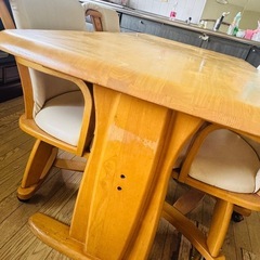 大きいテーブルの画像