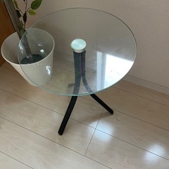ガラステーブル