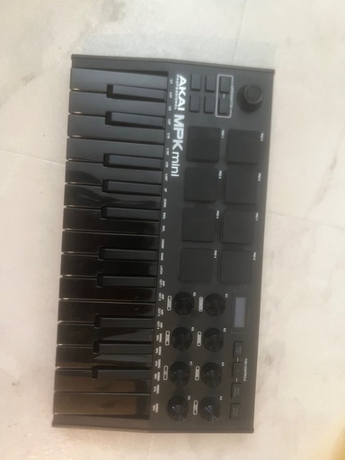 USB MIDIキーボードコントローラー欲しい方?
