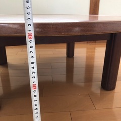 古い丸テーブル
の画像