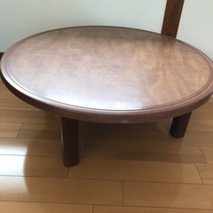 古い丸テーブル

