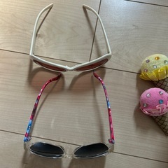取引中　サングラス　おもちゃ付き