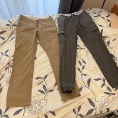 【無料】ユニクロ メンズのパンツ4本の画像