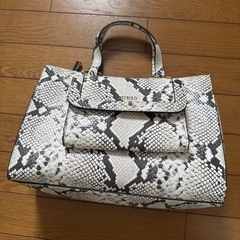 GUESS ほぼ未使用
