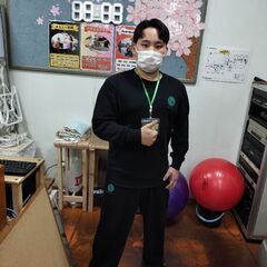 公共施設でのフィットネストレーナーの画像