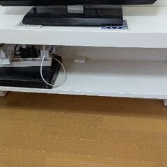 テレビ台　※写真に他のものも映っていますが、テレビ台のみのお渡しです
