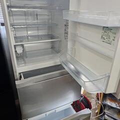 仙台市若林区～美品！ファミリー向け3ドア冷蔵庫/自動製氷機能/330㍑/GR-H34SYの画像