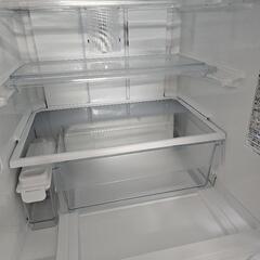 仙台市若林区～美品！ファミリー向け3ドア冷蔵庫/自動製氷機能/330㍑/GR-H34SYの画像