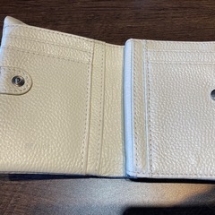 【BEAURE】カウレザー 二つ折り財布　白