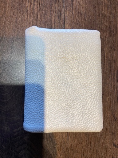 【BEAURE】カウレザー 二つ折り財布　白