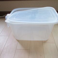 メガーフードコンテナー　取っ手有り