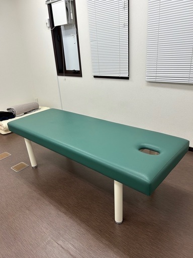 1台定価¥44,550- マッサージベッド3台をセット価格¥10,000でのご案内