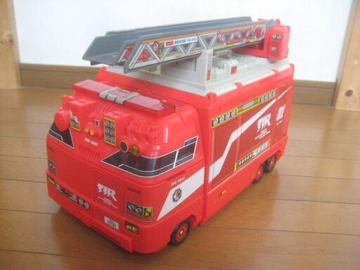 赤い消防車 ミニカー　レトロ 赤い消防車 ミニカー2012年トミカ - メルカリ