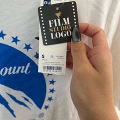 GU ロゴTシャツ タグ付きの画像