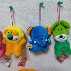 たべっ子どうぶつ　トコトコ歩くライオン＆ひも付きぬいぐるみの画像