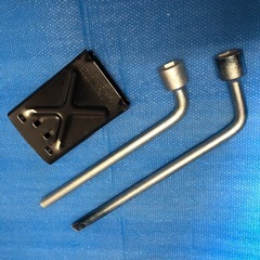 中古工具タイヤホイルレンチと車止め