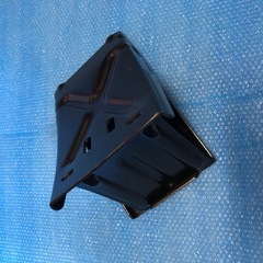 中古工具タイヤホイルレンチと車止めの画像