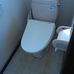 トイレの床と、壁紙の張替え