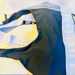 新品未使用フル包装！ロゴバンドデザインヨガスポーツ下着フィットネス ブラジャー美乳ブラ　ノンワイヤー細い紐がXデザインシームレスの画像