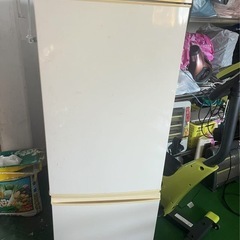 シャープ冷蔵庫の画像