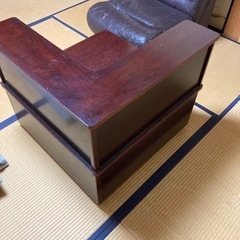 応接セットのソファとコーナー収納の画像
