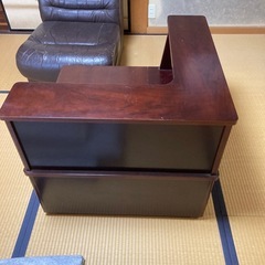 応接セットのソファとコーナー収納の画像