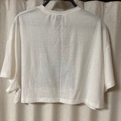 SHEIN ショート丈Tシャツ　美品　Mサイズの画像