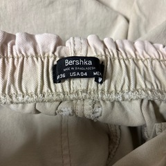 ※そろそろ廃棄しますよ〜 　Bershka  ベージュ パンツ  0円の画像
