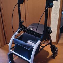 使用頻度10回ほど買い物かごも乗せられる歩行器　ジスタ