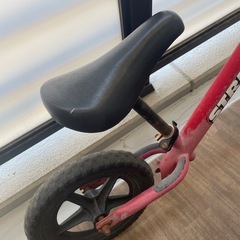 【お取引中】ストライダー赤 ヘルメット付きの画像