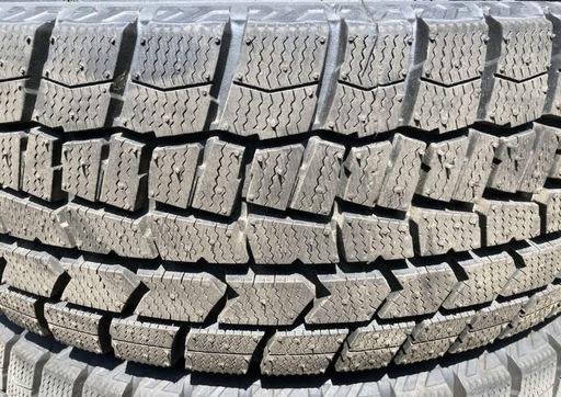 【お取引決まりました】DUNLOP 185/65R15 24年製　冬タイヤ　バリ山　イボ付き