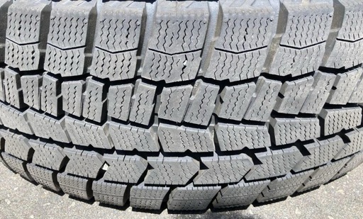 【お取引決まりました】DUNLOP 185/65R15 24年製　冬タイヤ　バリ山　イボ付き