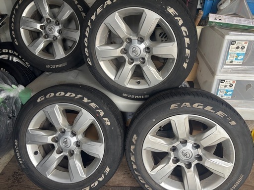 ハイエースに17インチランクルプラド純正アルミ　おまけあり