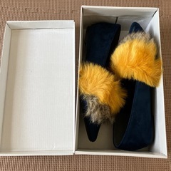 【新品】KOBE LETTUCE 走れるパンプス　ポインテッドトゥシューズ　フラットファーパンプス　22.5〜23.0の画像