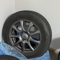 上尾市〜　ナット20個付‼️　バリ溝　2022年製　DUNLOP　215/60　R16 スタッドレスタイヤ　4本の画像