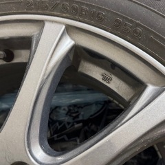 上尾市〜　ナット20個付‼️　バリ溝　2022年製　DUNLOP　215/60　R16 スタッドレスタイヤ　4本の画像