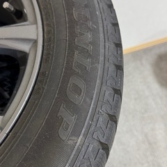 上尾市〜　ナット20個付‼️　バリ溝　2022年製　DUNLOP　215/60　R16 スタッドレスタイヤ　4本の画像