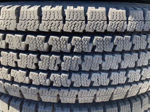 TOYO TIRES 195/80R15 24年製　冬タイヤ