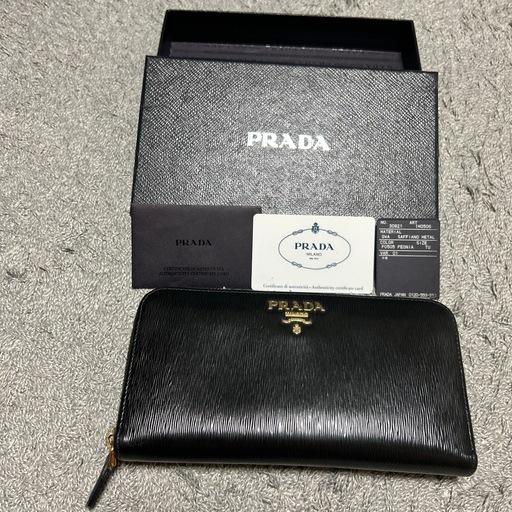 PRADA ブラック 長財布