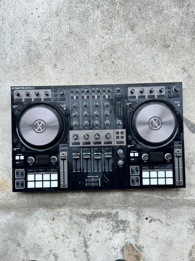 Native Instruments TRAKTOR  S4 DJコントローラー
