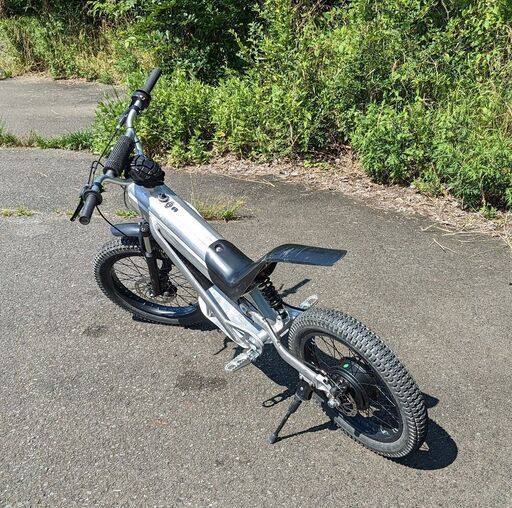 ヨツバモト電動バイクWOOF20現行型 ハンドルまわり大人仕様
