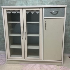 日本製　白いキャビネット