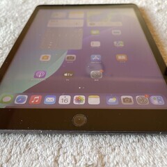 iPad 第９世代 10.2インチA2602 Wi-Fi silver ６４GB  バッテリー８２% 　211　②の画像
