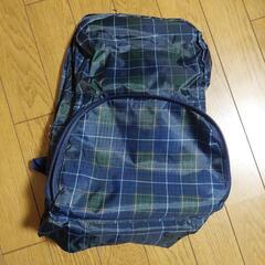コンパクトになるリュックの画像