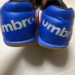 Umbro フットサル インドア　シューズ　23・5 ホワイト　ブルーの画像