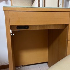 チェア付きドレッサーの画像