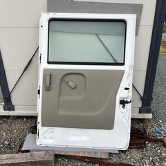 	ミニキャブ　DS17V　右リアドア 26U の画像